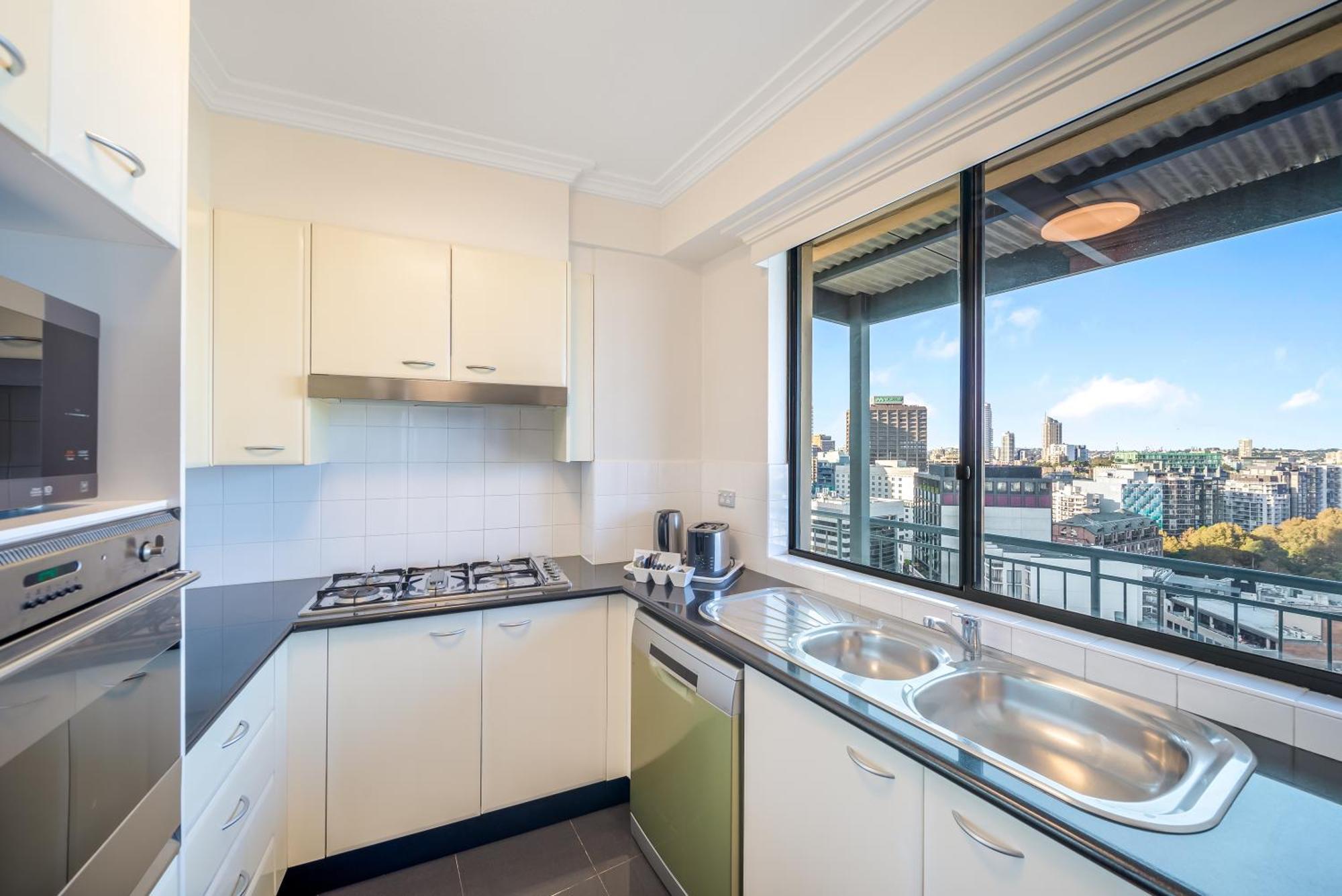 Oaks Sydney Castlereagh Suites Exterior photo